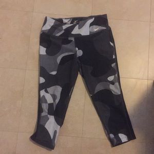 Black white and grey camouflage Capri leggings